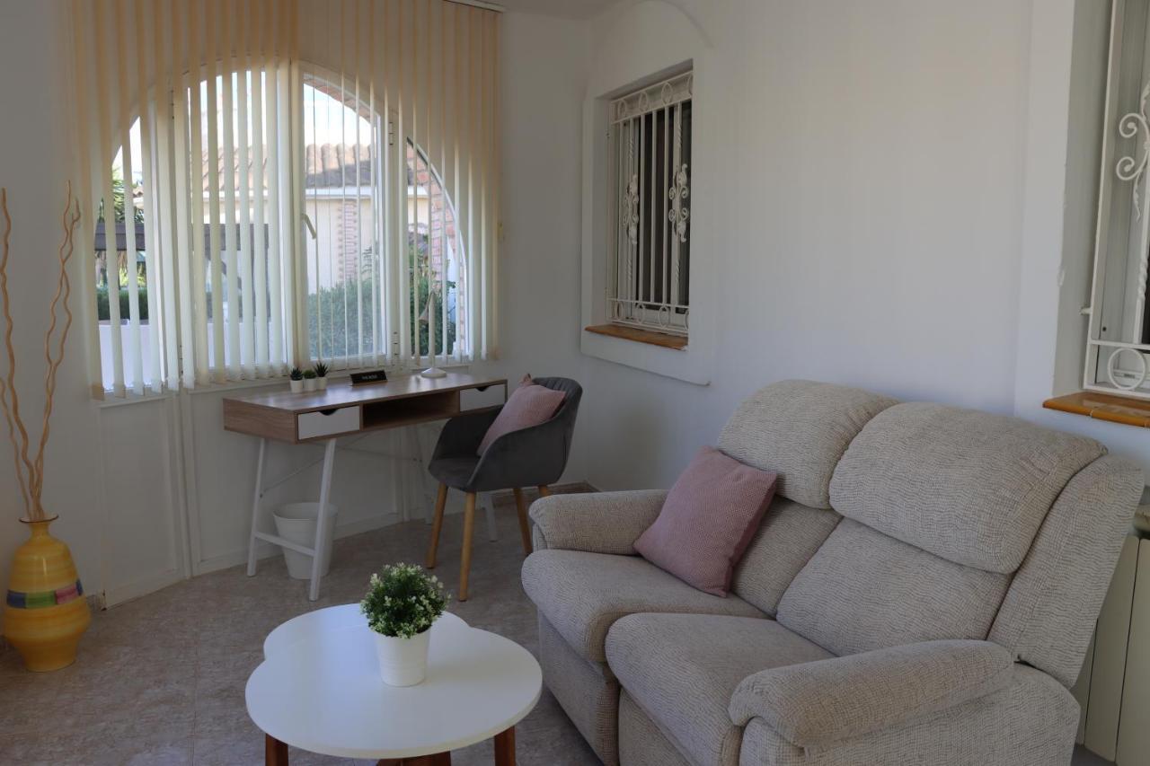 Lovely 3 Bedroom In Campasol Villa *