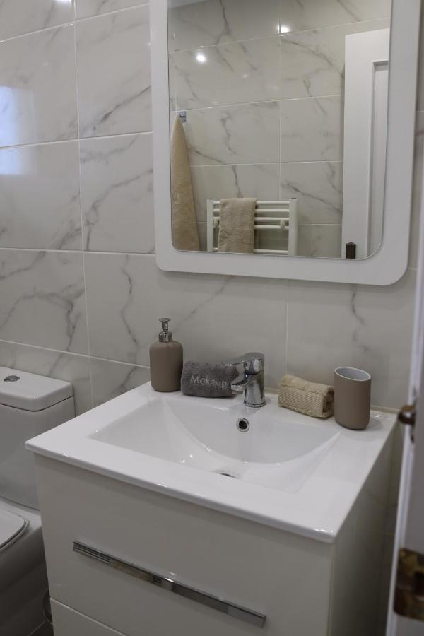 Lovely 3 Bedroom In Campasol Villa